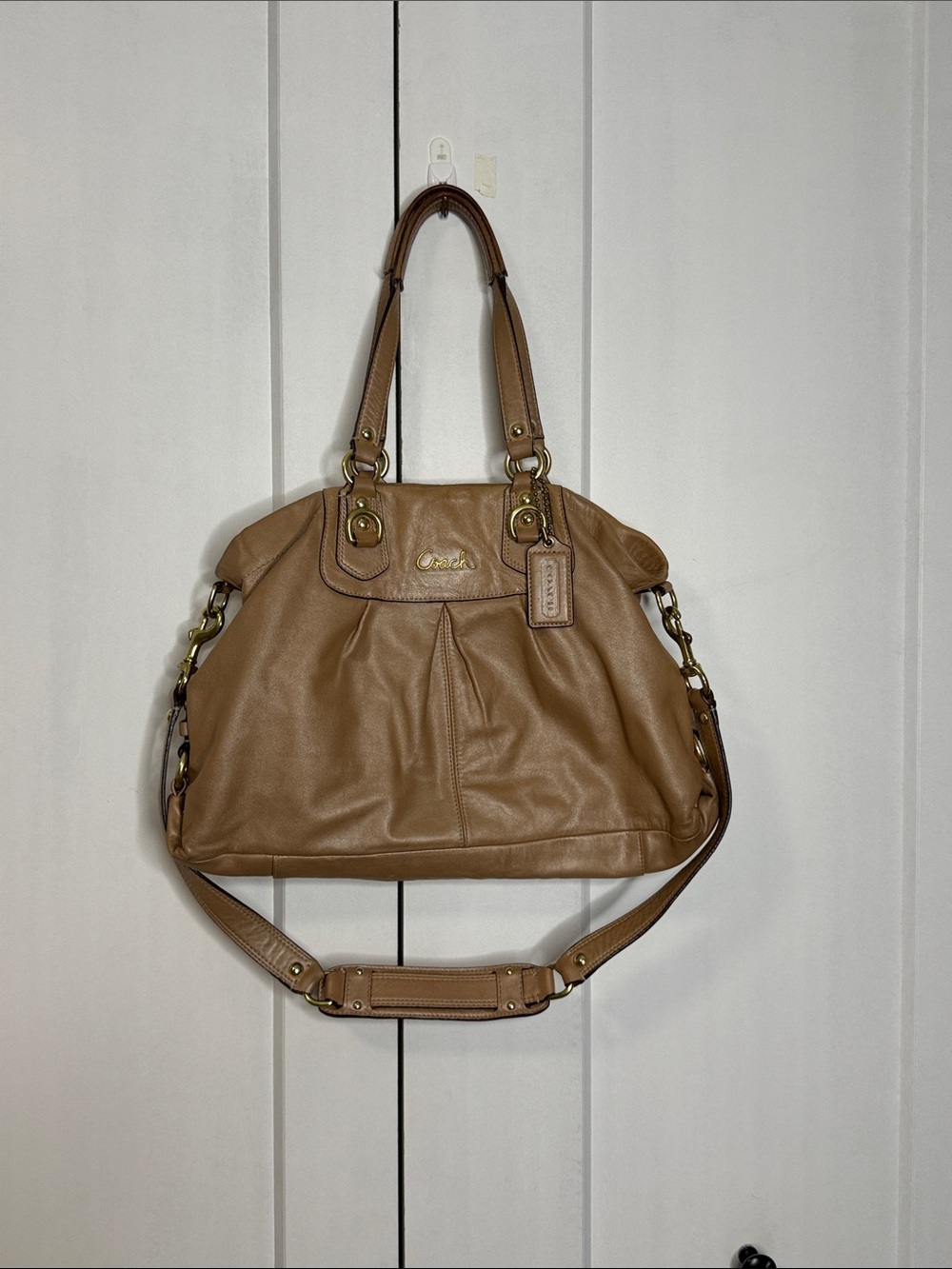 Vintage Beige/Tan leather Coach Ashley Large Leather Satchel with shoulder strap